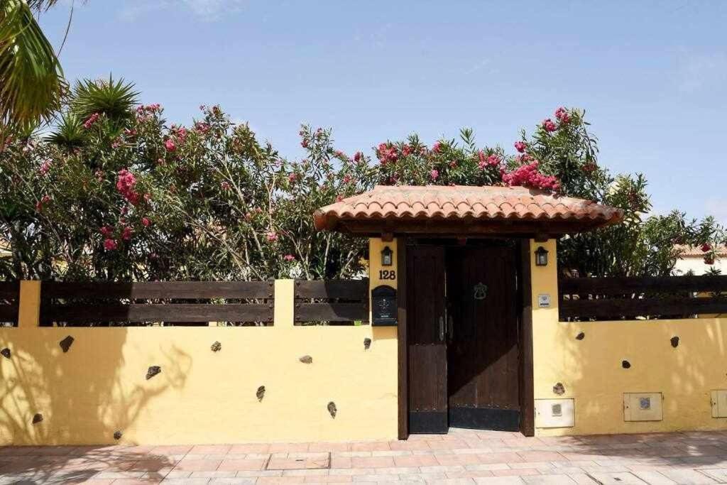 Aurora Mari Villa Your Dream Steps From The Ocean Shore Калета де Фусте Екстериор снимка