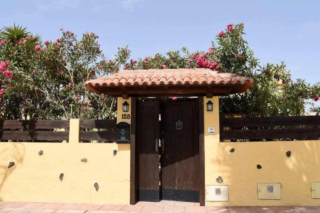 Aurora Mari Villa Your Dream Steps From The Ocean Shore Калета де Фусте Екстериор снимка