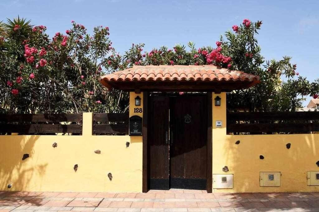Aurora Mari Villa Your Dream Steps From The Ocean Shore Калета де Фусте Екстериор снимка