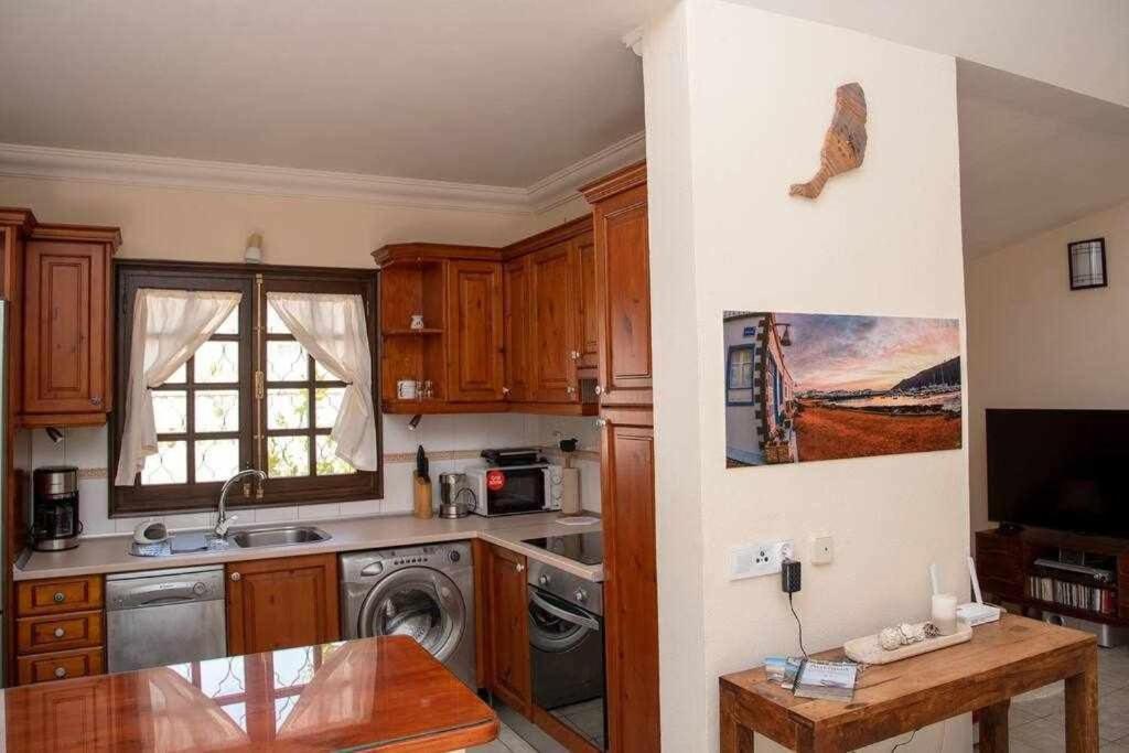 Aurora Mari Villa Your Dream Steps From The Ocean Shore Калета де Фусте Екстериор снимка