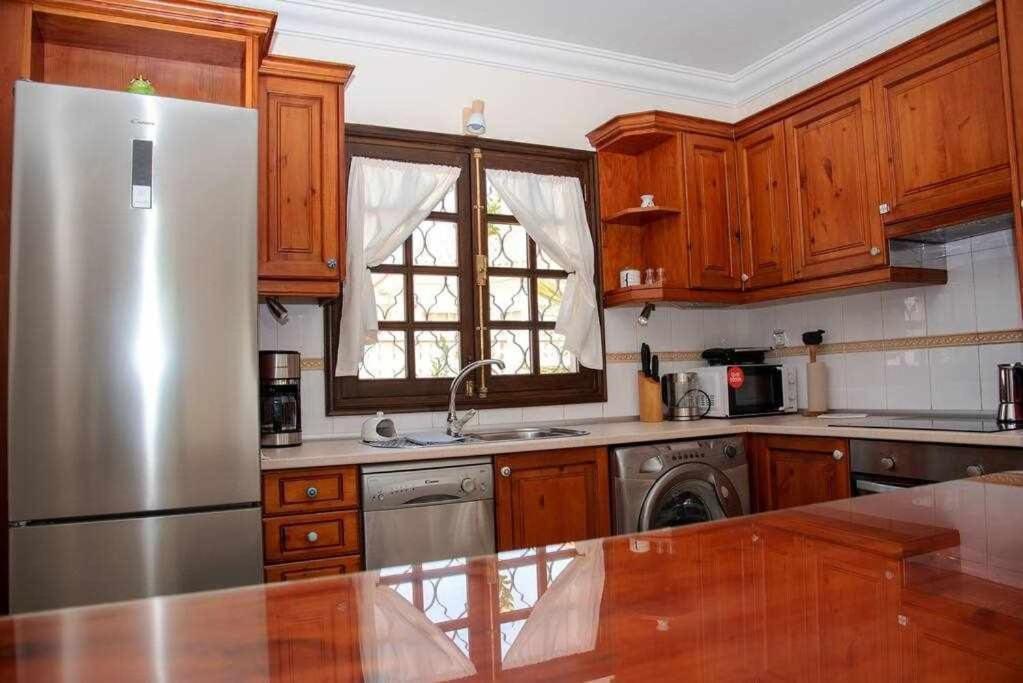 Aurora Mari Villa Your Dream Steps From The Ocean Shore Калета де Фусте Екстериор снимка